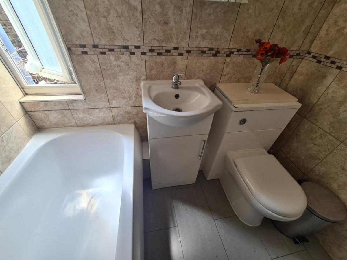 "Bright & Spacious" 3 Bedroom Flat By Kings Cross, St Pancras Station!!!!64 Лондон Екстериор снимка