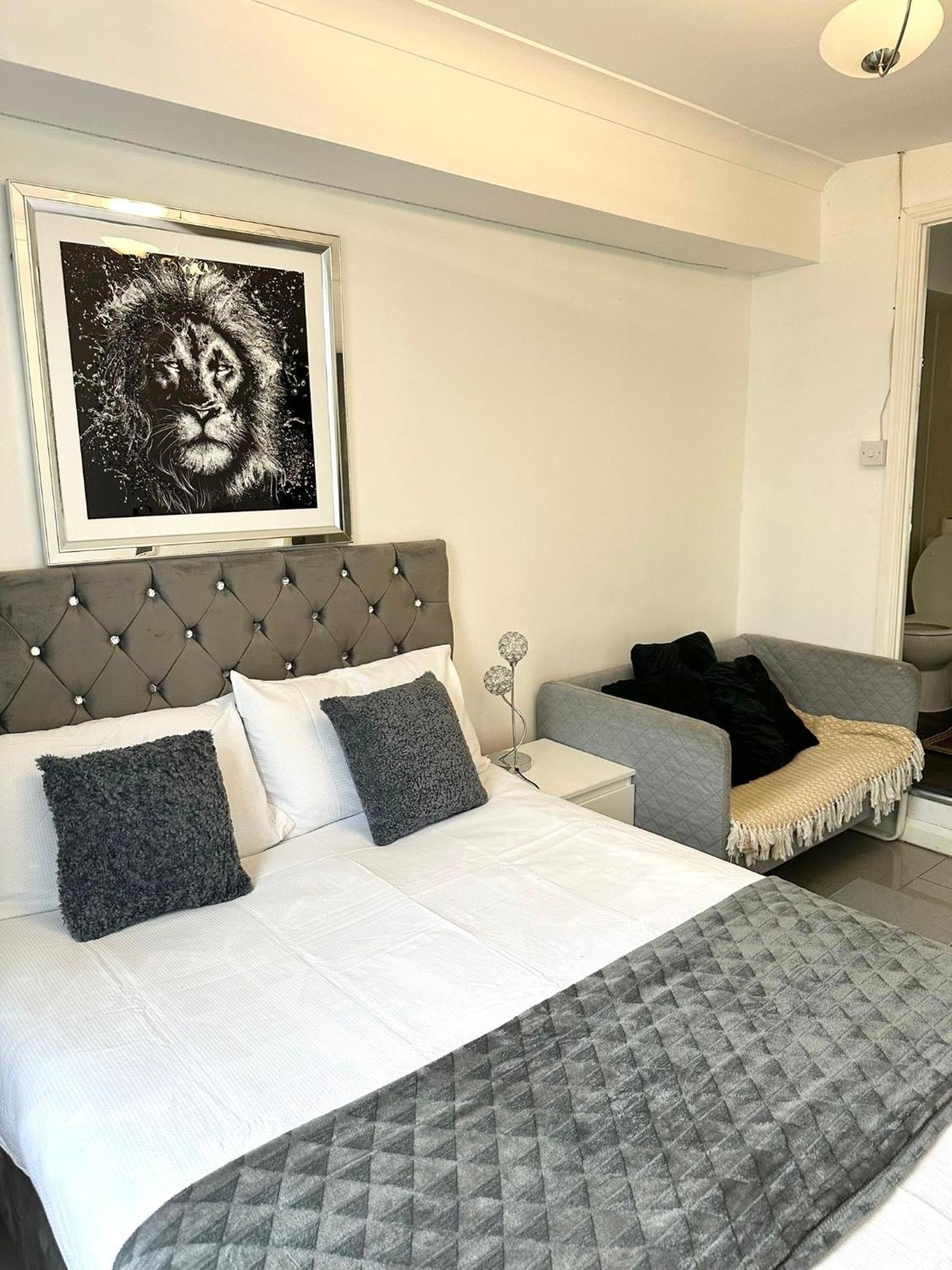"Bright & Spacious" 3 Bedroom Flat By Kings Cross, St Pancras Station!!!!64 Лондон Екстериор снимка
