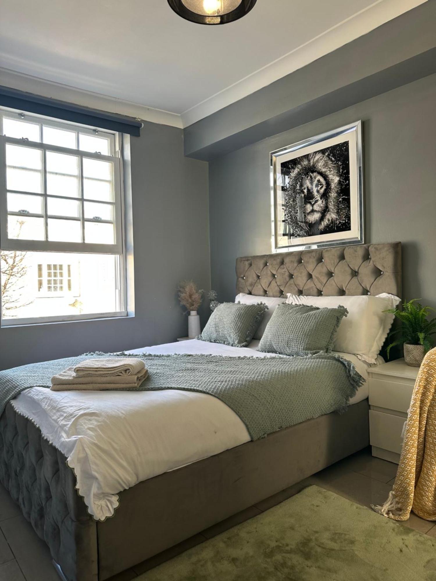 "Bright & Spacious" 3 Bedroom Flat By Kings Cross, St Pancras Station!!!!64 Лондон Екстериор снимка