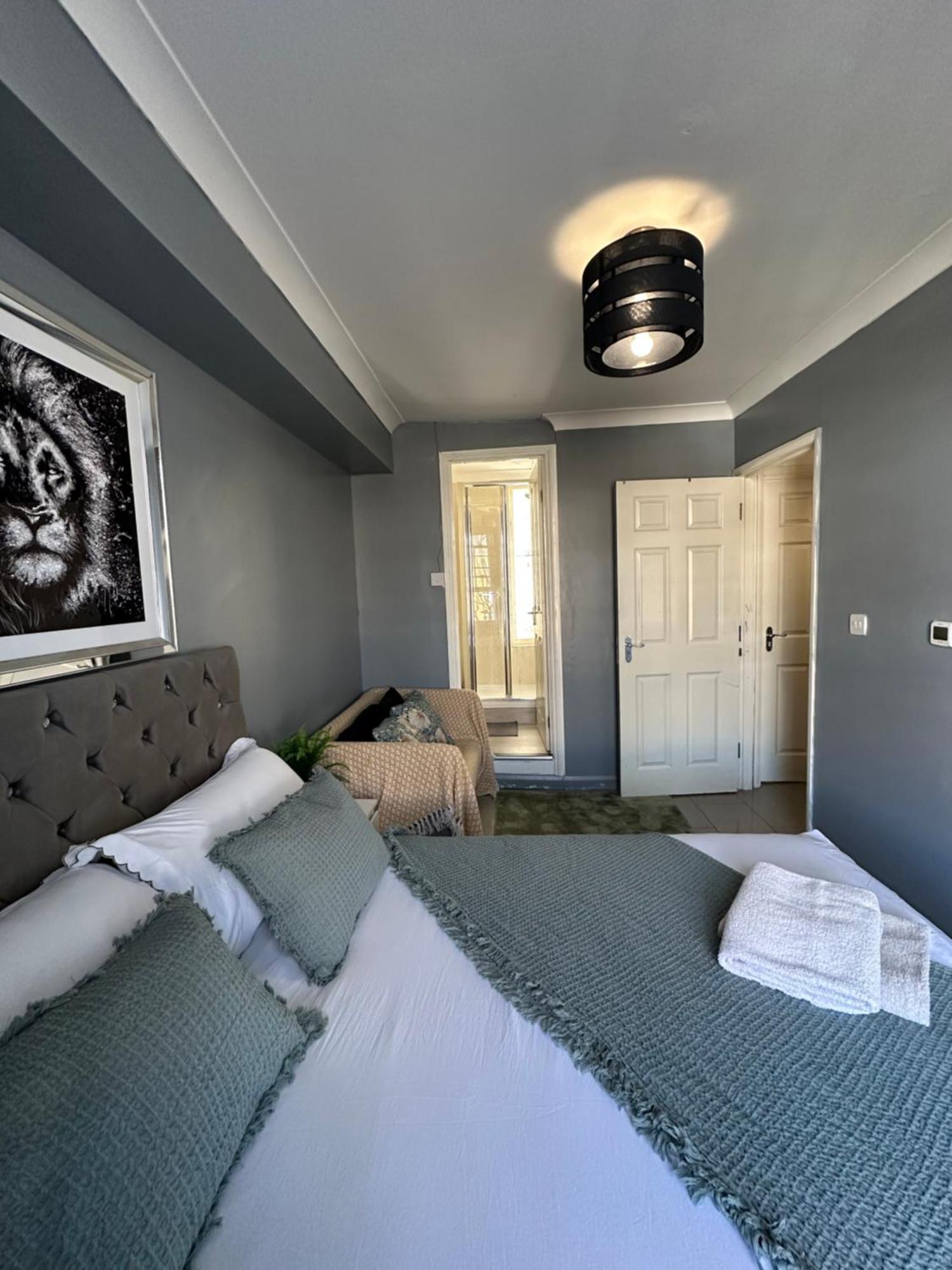 "Bright & Spacious" 3 Bedroom Flat By Kings Cross, St Pancras Station!!!!64 Лондон Екстериор снимка