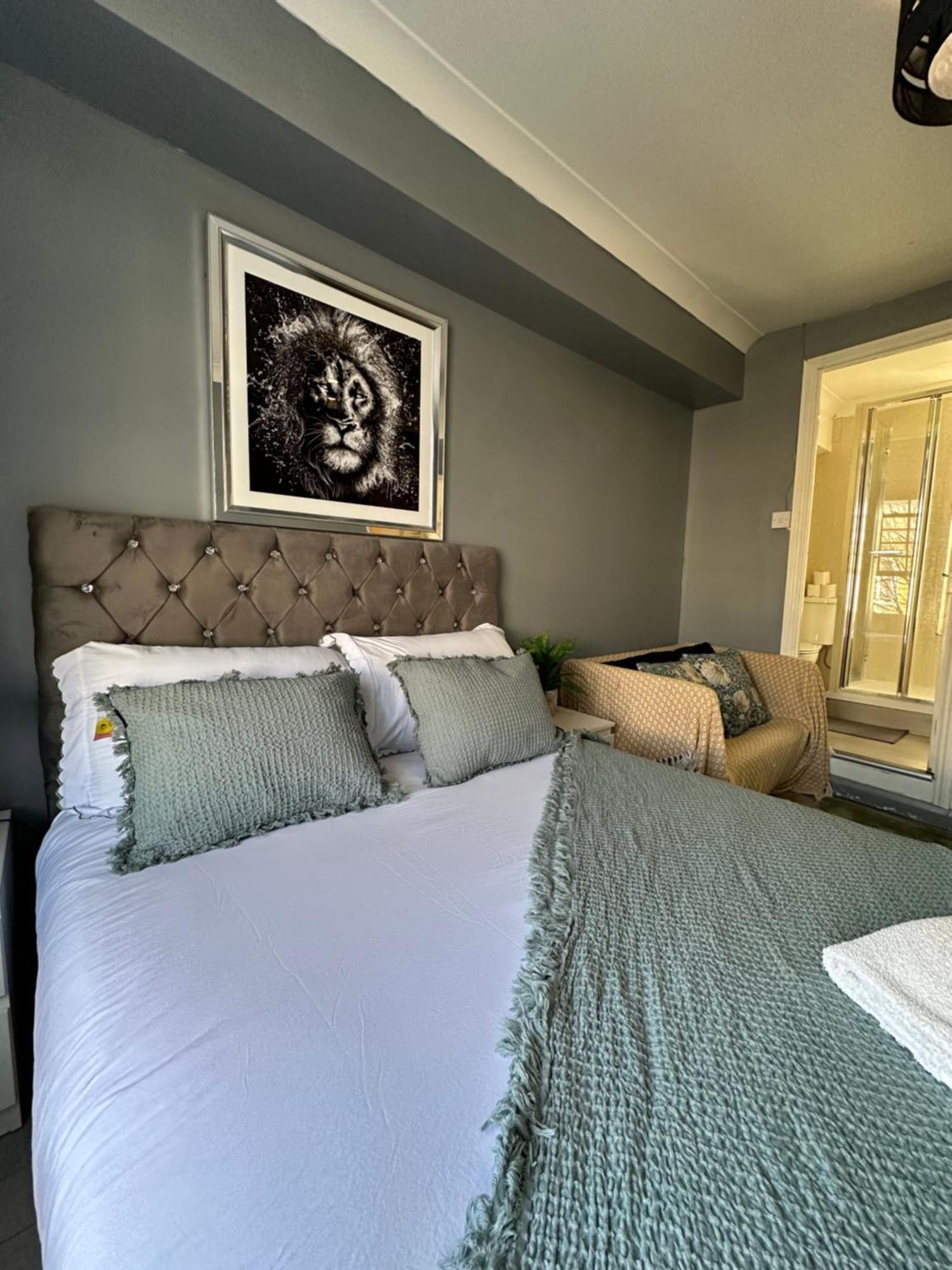 "Bright & Spacious" 3 Bedroom Flat By Kings Cross, St Pancras Station!!!!64 Лондон Екстериор снимка